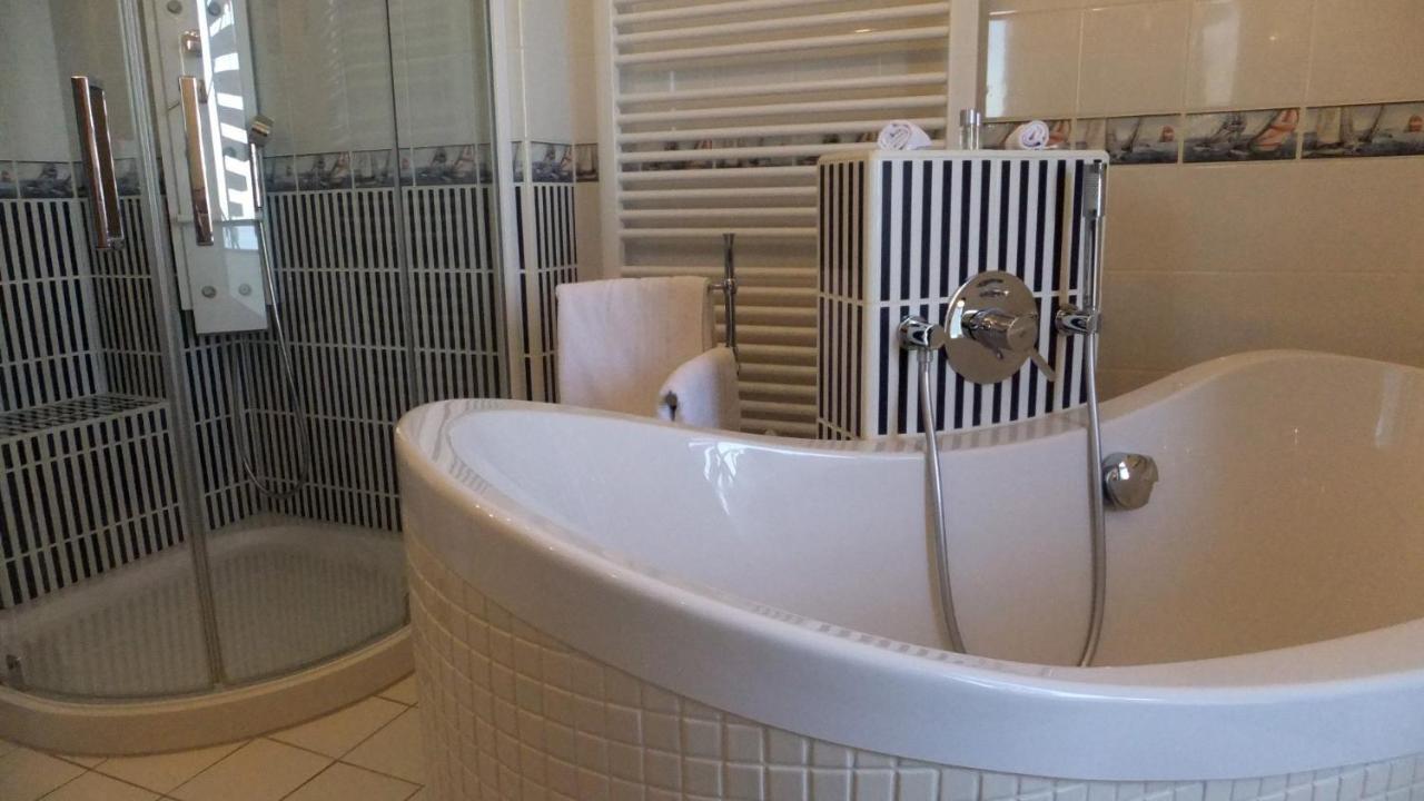 Hotel & Restaurant Utkiek Γκράιφσβαλντ Εξωτερικό φωτογραφία